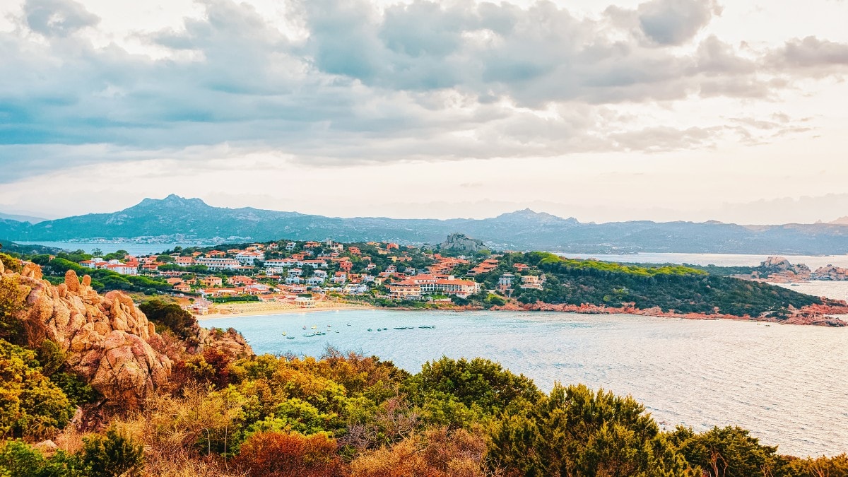 baja sardinia spiaggia sardegna