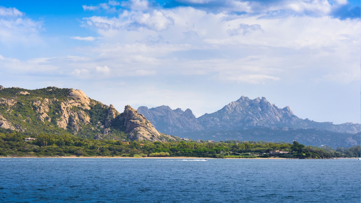 cannigione spiaggia sardegna