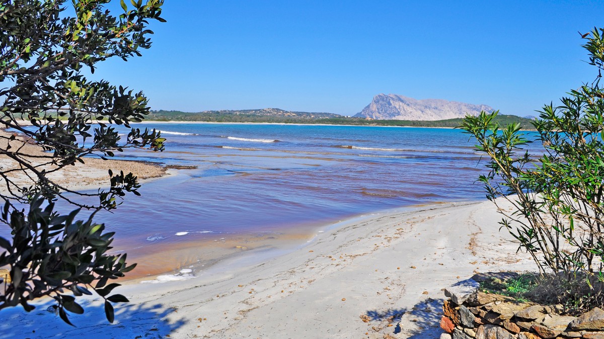 lu impostu spiaggia sardegna