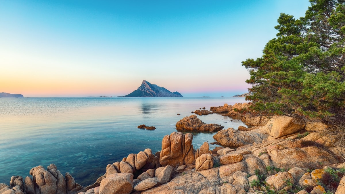 spiaggia porto taverna sardegna