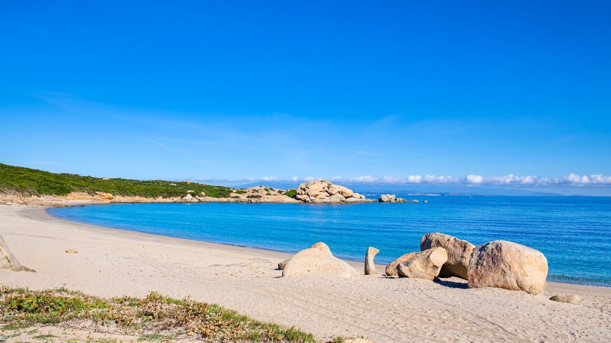 spiaggia la licciola sardegna